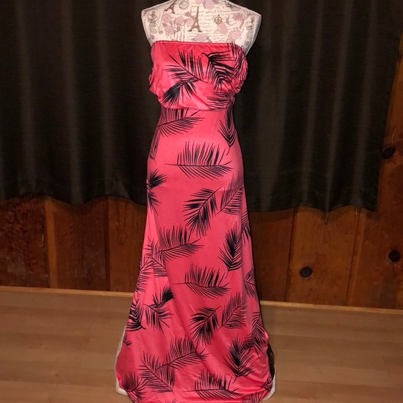 Long dress- Strapless Sz Med - Picture 1 of 3